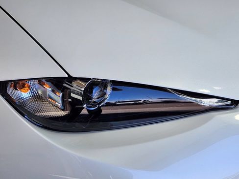 Used 2023 MAZDA MX-5 Miata Club w/ Interior Package RWD image 10