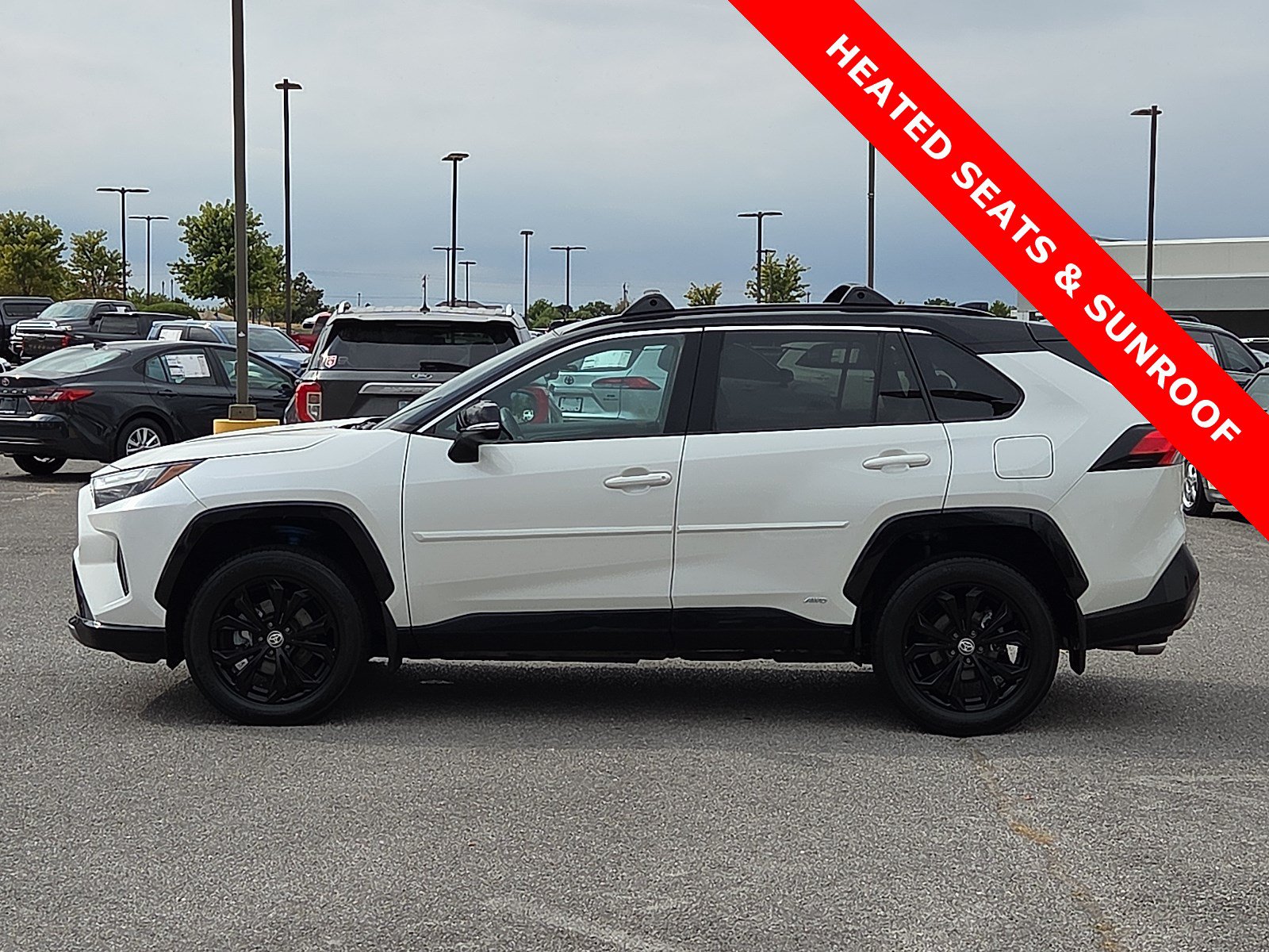Used 2022 Toyota RAV4 XSE AWD/4WD image 3