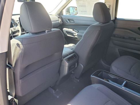 New 2025 Nissan Pathfinder SV w/ SV Premium Package AWD/4WD image 29