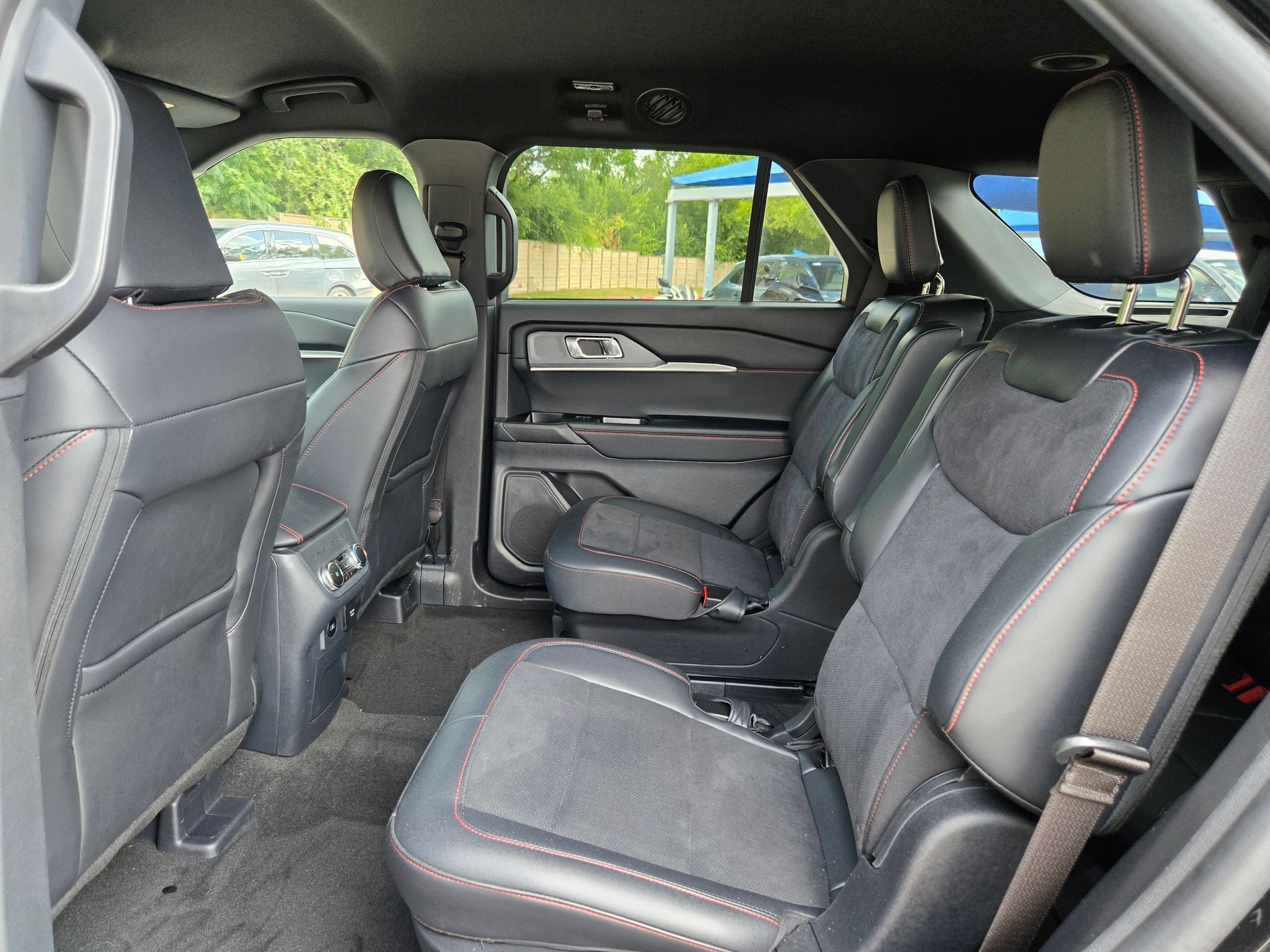Used 2025 Ford Explorer ST AWD/4WD image 14