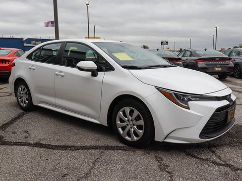 Used 2024 Toyota Corolla LE image 3