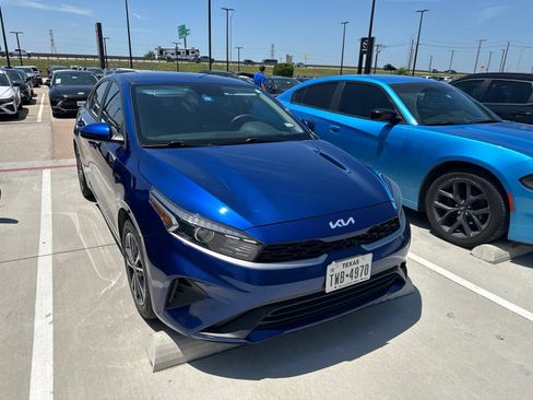 Used 2023 Kia Forte LXS w/ LXS Technology Package FWD image 4