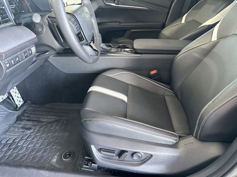 Used 2025 Toyota Camry SE w/ Multimedia Upgrade Package image 14