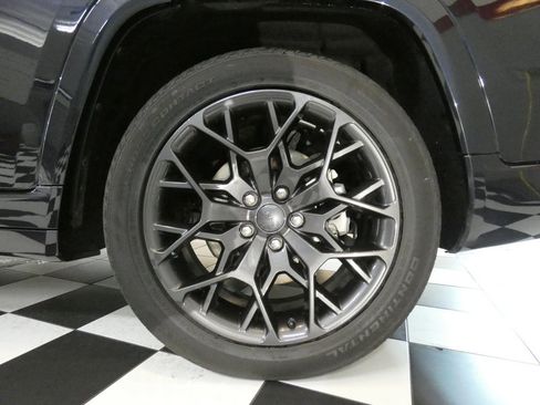 Used 2024 Jeep Grand Cherokee L Summit AWD/4WD image 8