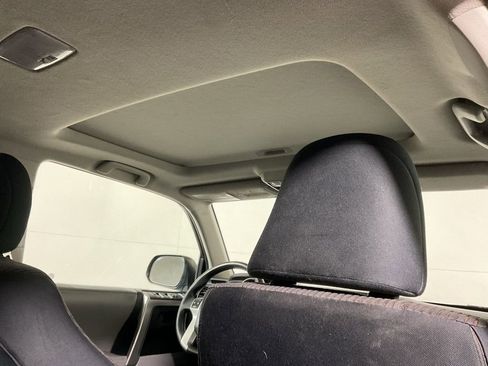 Used 2011 Toyota 4Runner SR5 w/ Convenience Pkg image 2