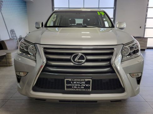 Used 2019 Lexus GX 460 image 9