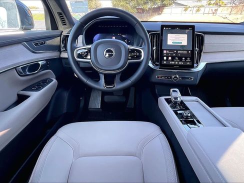 Used 2025 Volvo XC90 B6 Core w/ Protection Package Premier image 8