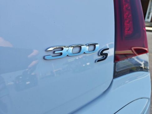 Used 2018 Chrysler 300 S w/ 300S Premium Group RWD image 27
