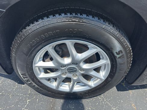 Used 2023 Chrysler Pacifica Touring-L FWD image 33