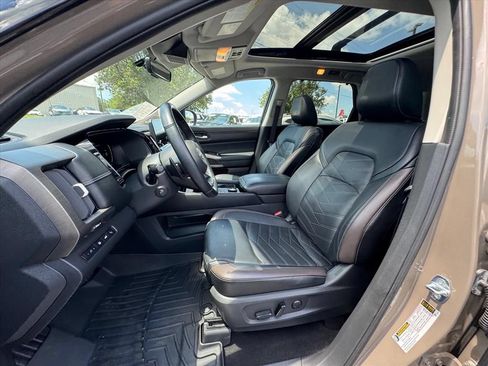 Used 2023 Nissan Pathfinder Platinum AWD/4WD image 18