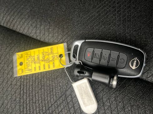 Certified 2025 Nissan Rogue SV AWD/4WD image 30