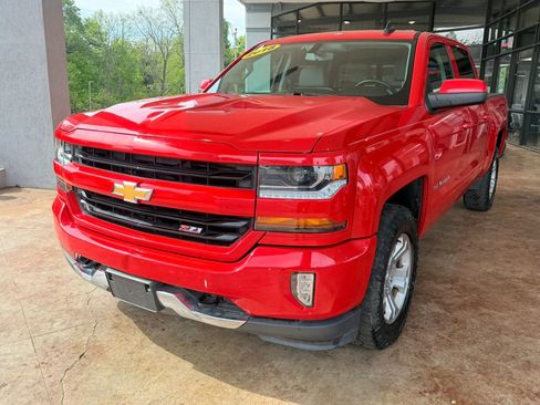 Used 2018 Chevrolet Silverado 1500 LT w/ All Star Edition image 3