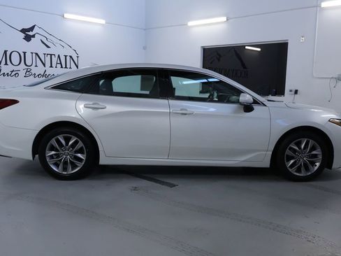 Used 2021 Toyota Avalon XLE image 8