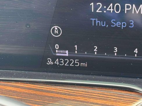 Used 2023 Cadillac Escalade ESV Premium Luxury AWD/4WD image 29