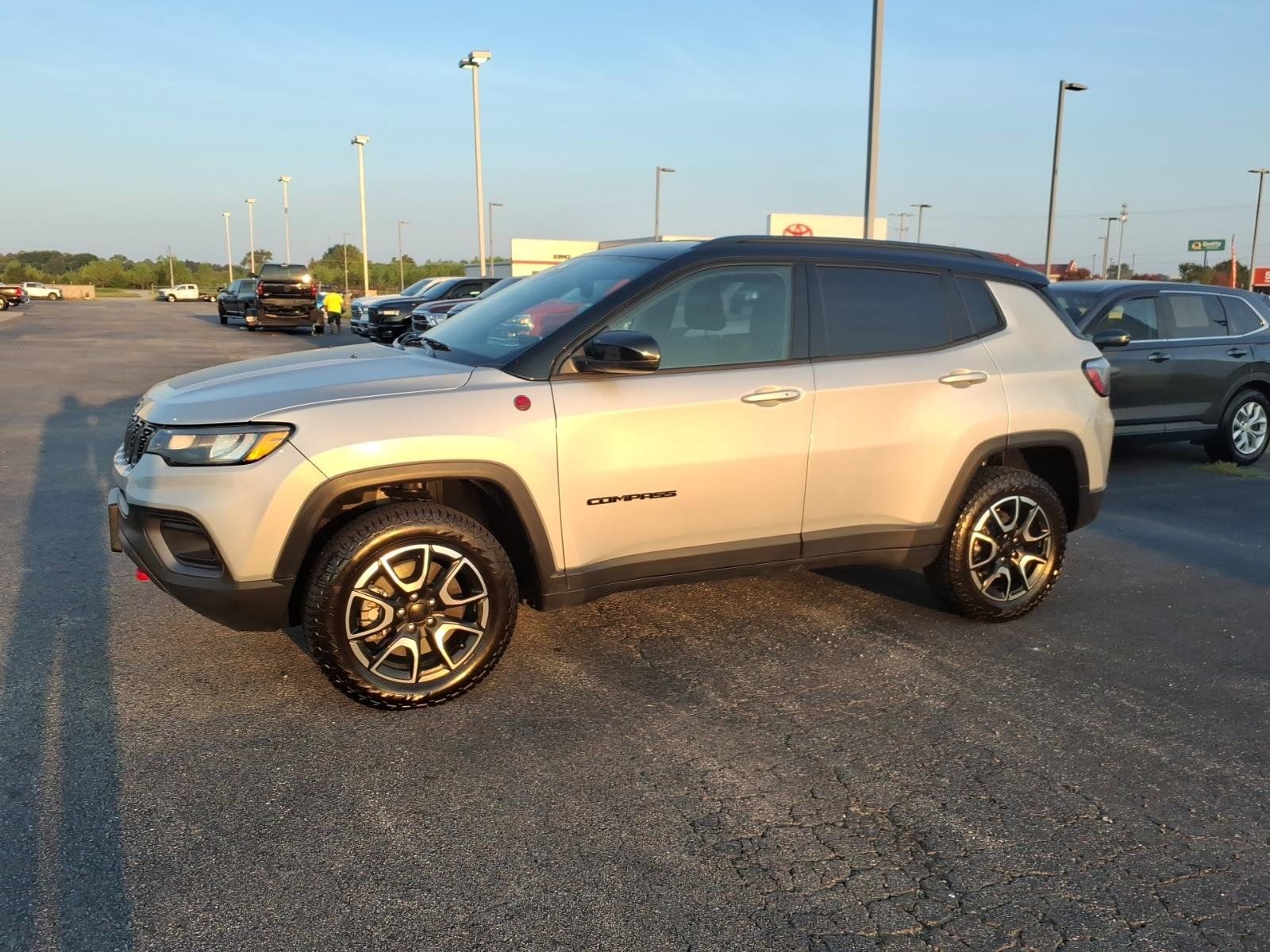 Used 2024 Jeep Compass Trailhawk AWD/4WD image 3