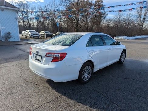 Used 2014 Toyota Camry LE image 3