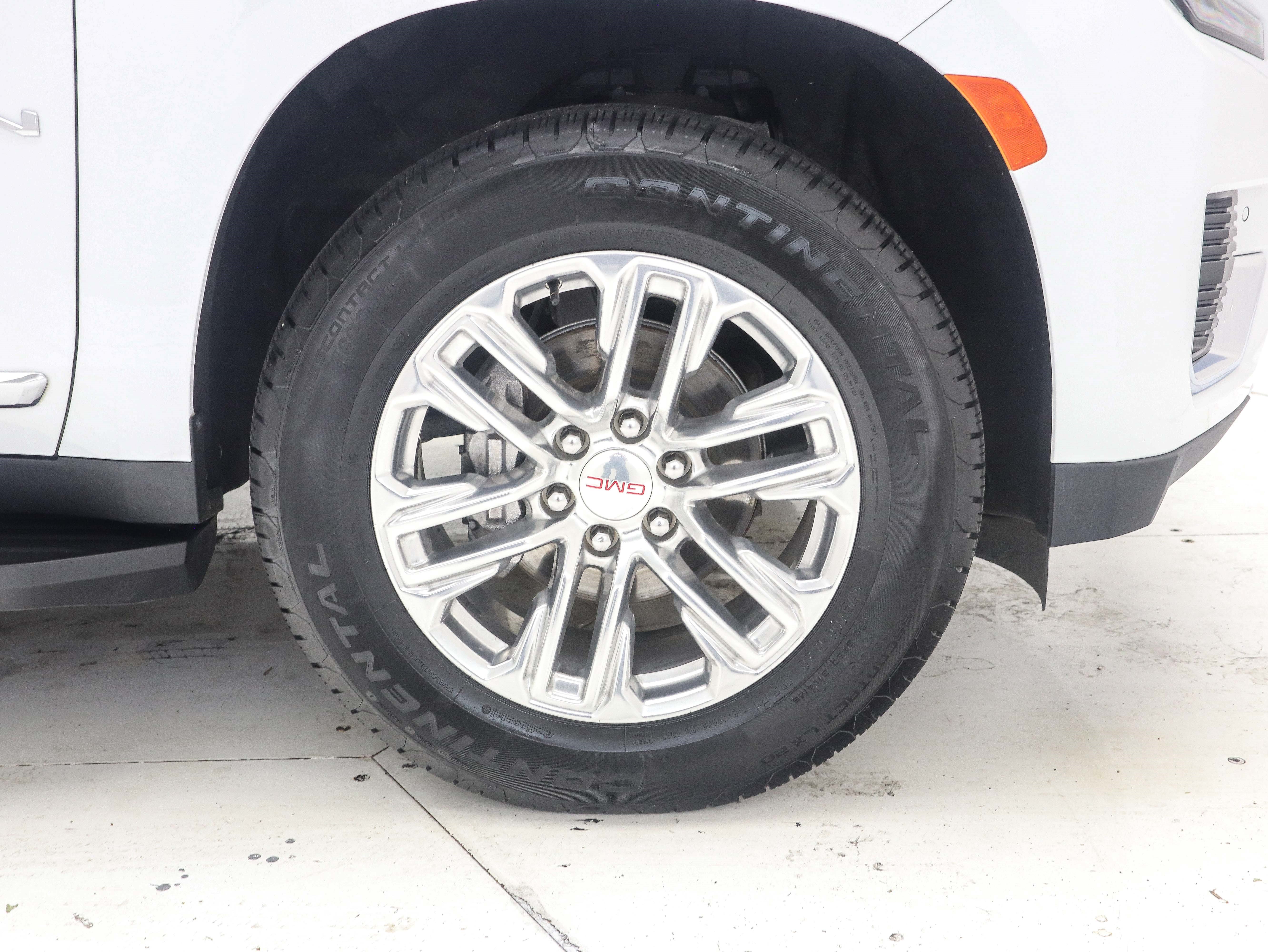 Used 2023 GMC Yukon XL SLT AWD/4WD image 28