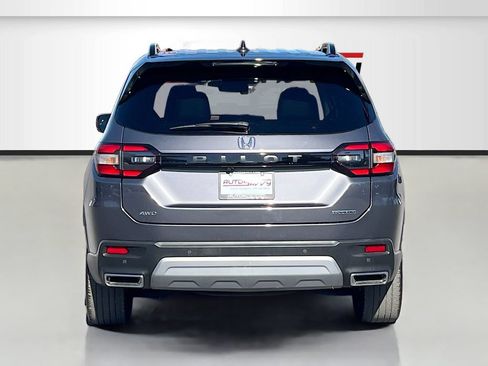 Used 2025 Honda Pilot Touring image 6