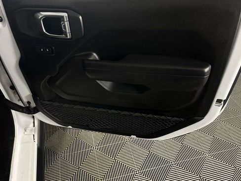 Used 2025 Jeep Wrangler Unlimited Rubicon image 33