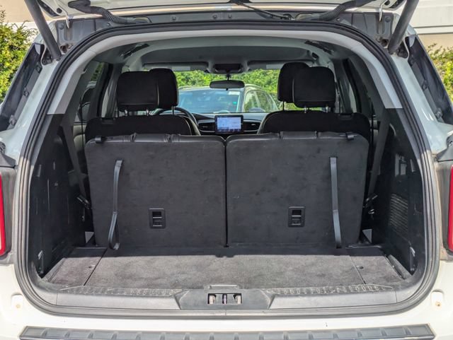 Used 2023 Ford Explorer XLT w/ Equipment Group 202A AWD/4WD image 17