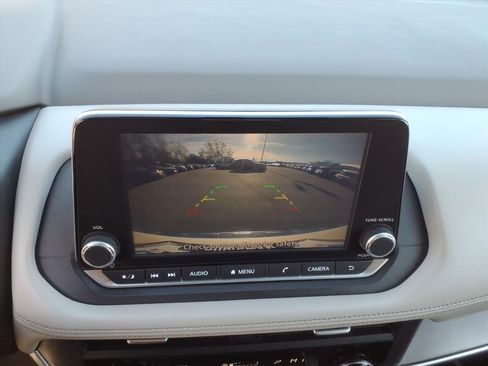 Used 2023 Nissan Rogue SV image 28