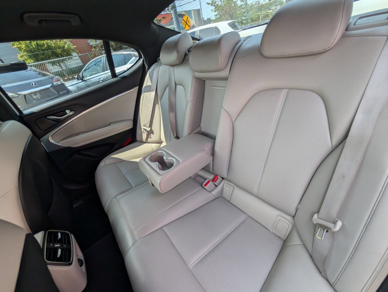 Used 2022 Genesis G70 2.0T RWD image 18