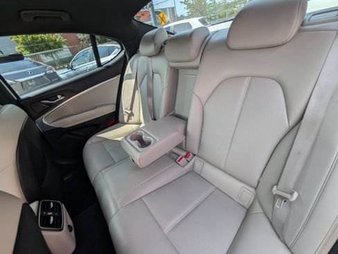 Used 2022 Genesis G70 2.0T RWD image 18
