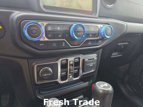 Used 2021 Jeep Wrangler Unlimited Sahara w/ Cold Weather Group image 17