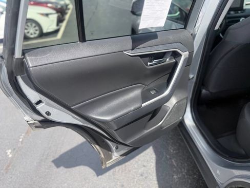Used 2025 Toyota RAV4 XLE AWD/4WD image 15