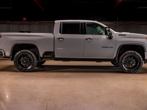 Used 2024 Chevrolet Silverado 2500 LTZ w/ LTZ Plus Package image 10