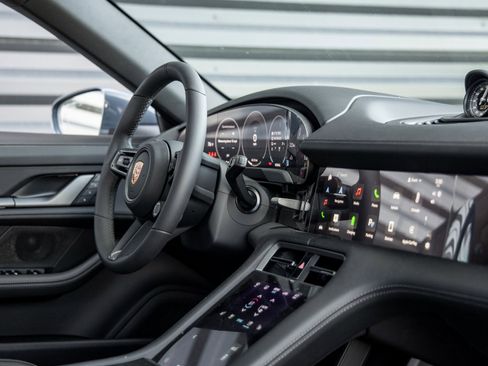 Used 2025 Porsche Taycan 4 Cross Turismo image 43