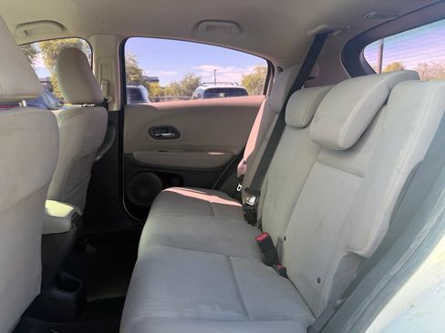 Used 2017 Honda HR-V LX image 7