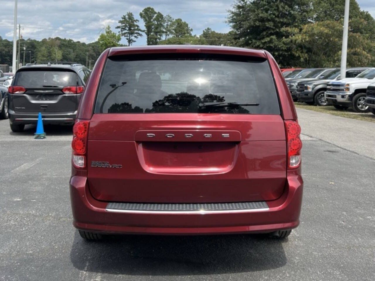Used 2015 Dodge Grand Caravan American Value Package w/ UConnect Hands-Free Group FWD image 6