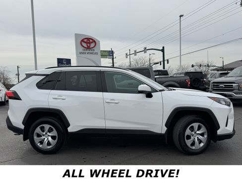 Used 2021 Toyota RAV4 LE image 2
