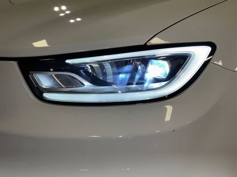 Used 2024 Chrysler Pacifica Touring-L image 19