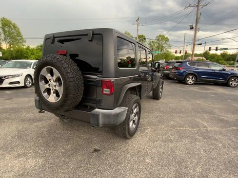 Used 2016 Jeep Wrangler Unlimited Sahara w/ Connectivity Group AWD/4WD image 8
