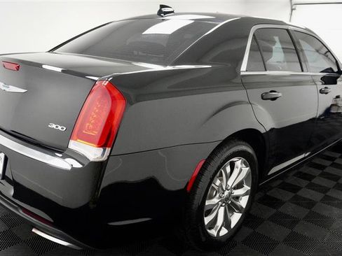 Used 2016 Chrysler 300 Limited w/ Driver Convenience Group image 7
