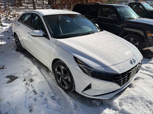 Used 2023 Hyundai Elantra SEL w/ Convenience Package image 6