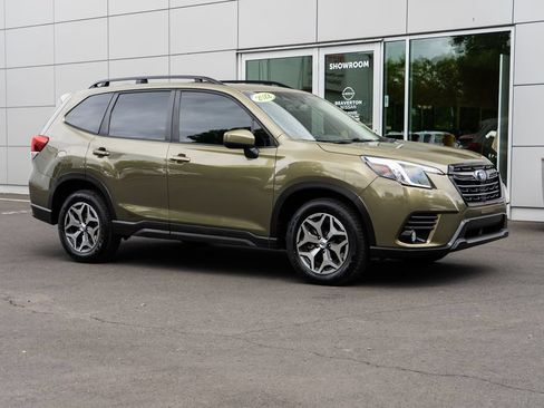 Used 2022 Subaru Forester Premium AWD/4WD image 1