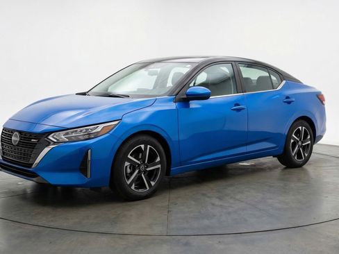 Used 2025 Nissan Sentra SV image 2