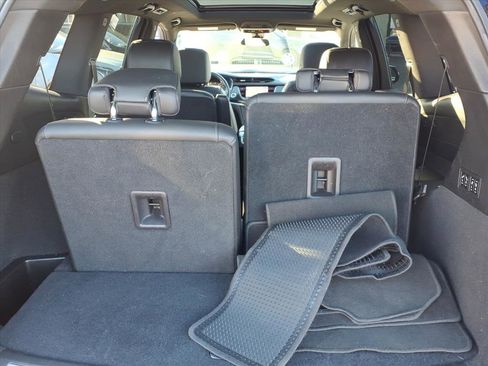 Used 2023 Cadillac XT6 Premium Luxury image 15