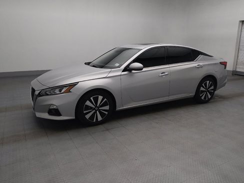 Used 2019 Nissan Altima 2.5 SV FWD image 2
