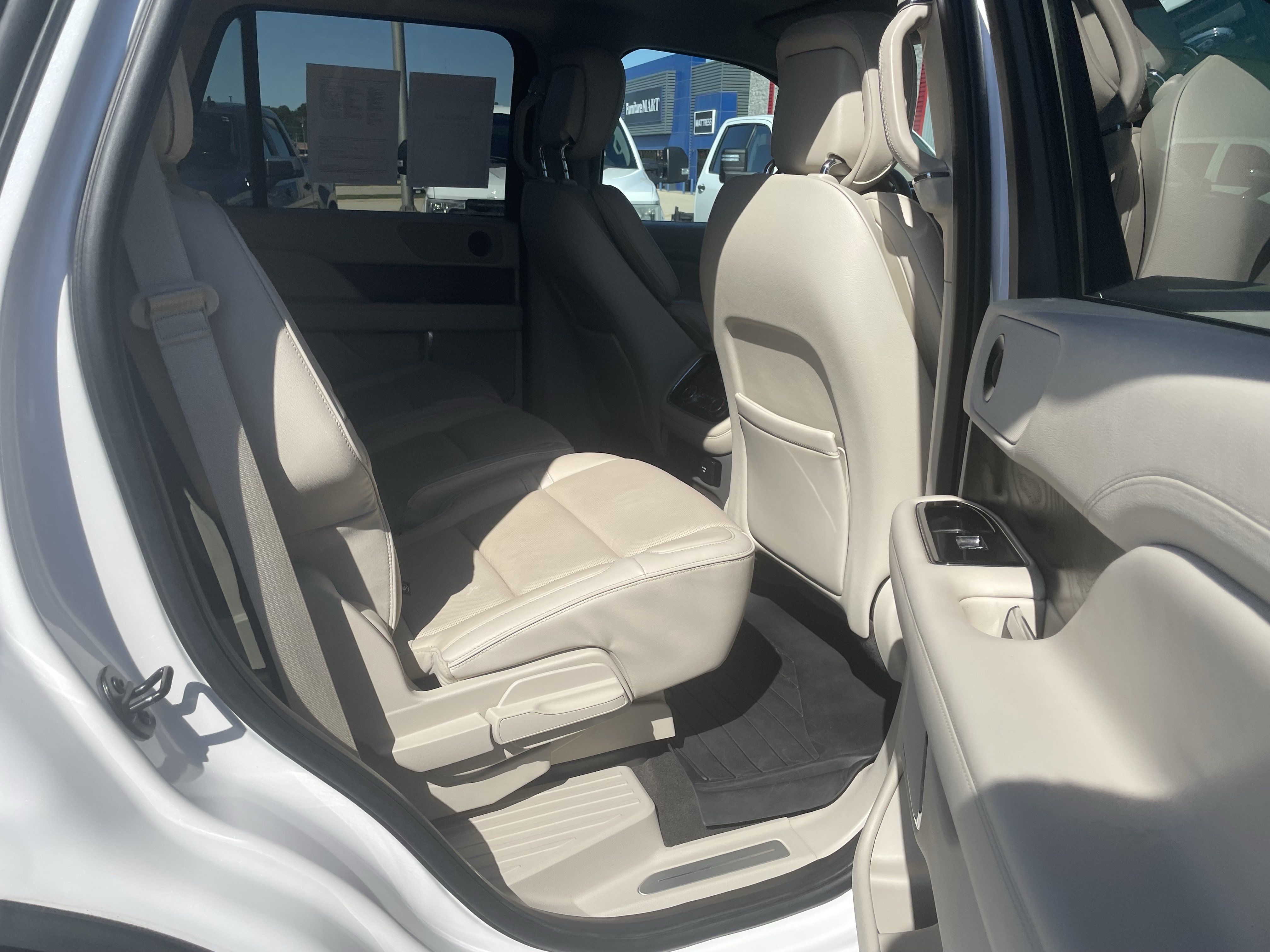 Used 2019 Lincoln Navigator Select AWD/4WD image 32