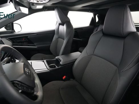 Used 2025 Toyota bZ4X AWD w/ Weather Package image 4