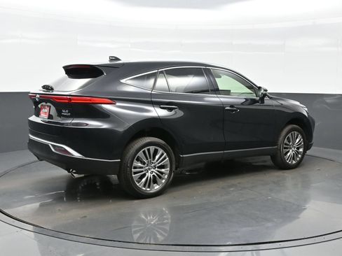 Used 2022 Toyota Venza XLE AWD/4WD image 6