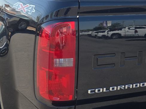 Used 2022 Chevrolet Colorado LT w/ LT Convenience Package AWD/4WD image 9