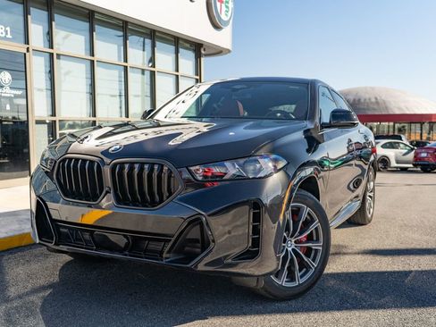 Used 2025 BMW X6 xDrive40i w/ Climate Comfort Package image 2