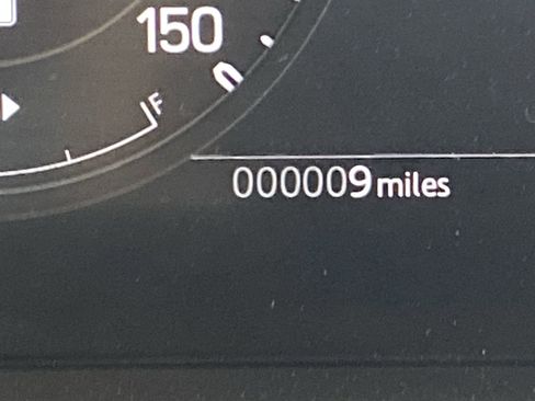 Used 2025 Land Rover Defender 110 S image 16