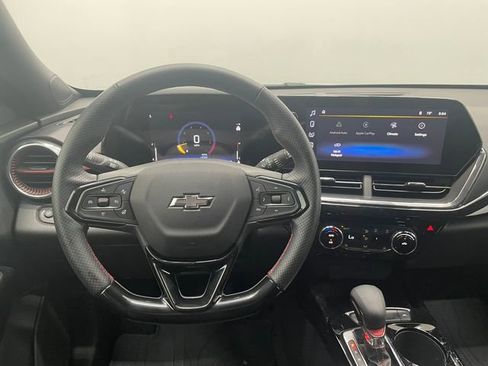 Used 2025 Chevrolet Trax RS w/ Driver Confidence Package image 3