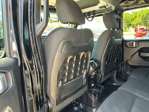 Used 2019 Jeep Wrangler Unlimited Rubicon w/ Cold Weather Group AWD/4WD image 19